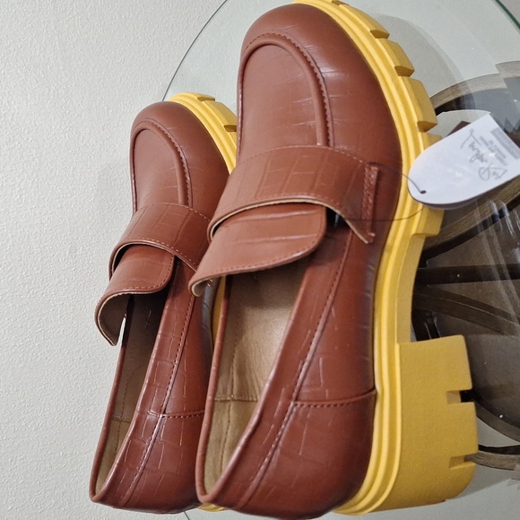 London Rag Croc-Embossed Loafers - Picture 5 of 9